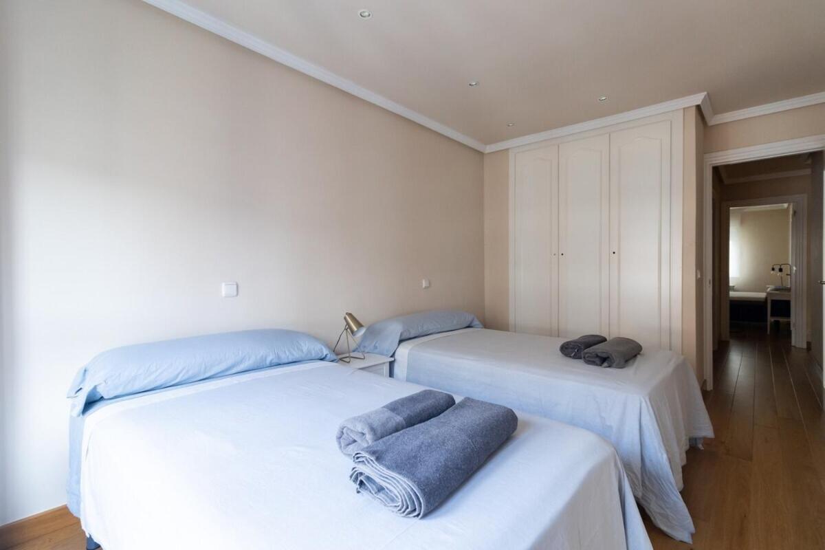 Апартаменты Apartamento Centro Gijon Con Parking Экстерьер фото